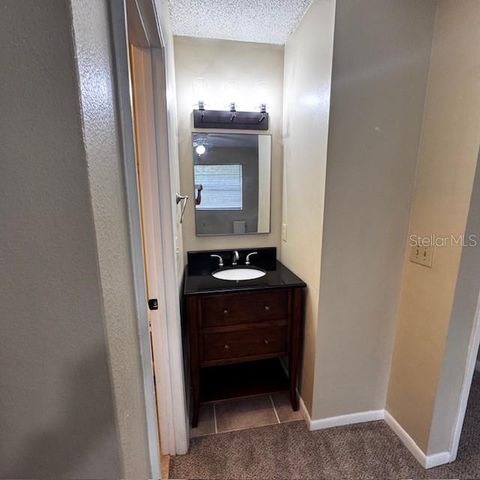 10128 LAKE OAK CIRCLE, Tampa, FL 33624