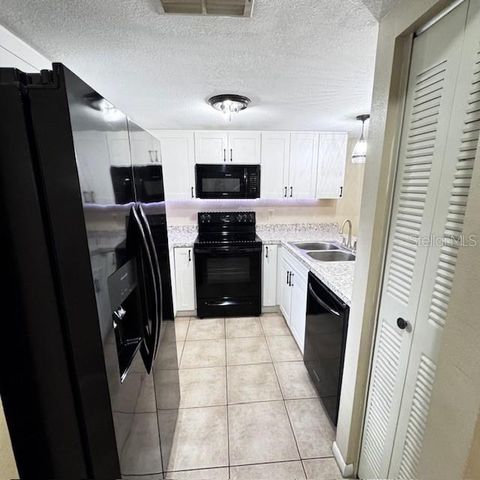 10128 LAKE OAK CIRCLE, Tampa, FL 33624