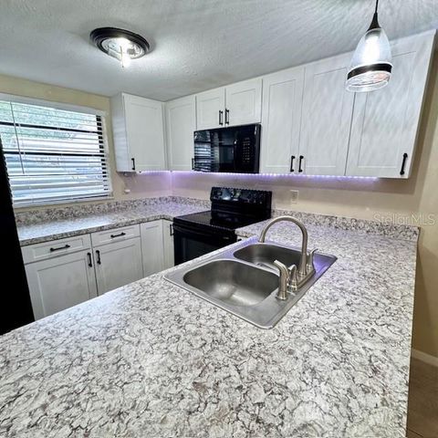 10128 LAKE OAK CIRCLE, Tampa, FL 33624