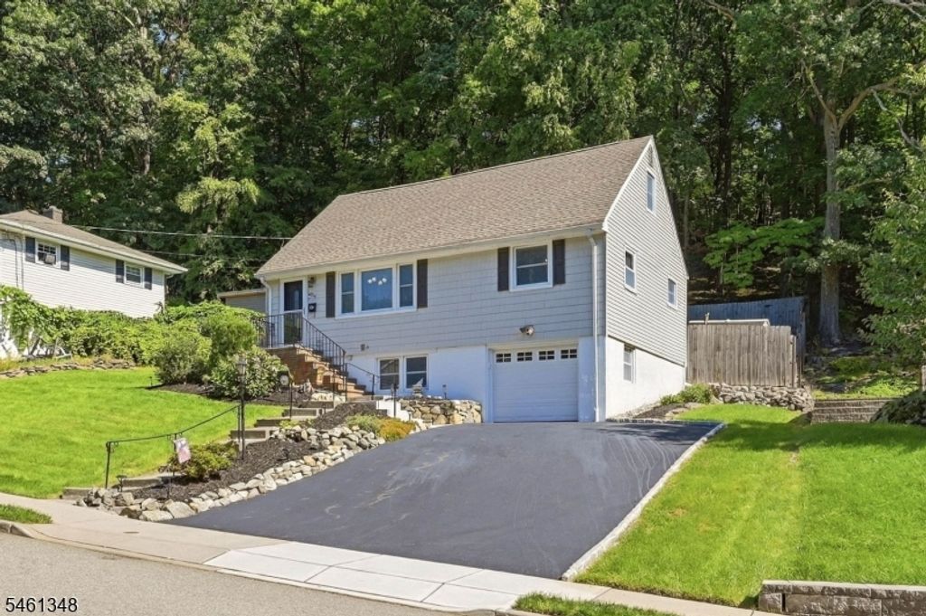 138 Rafkind Rd, Bloomingdale Boro, NJ 07403 — photo 2