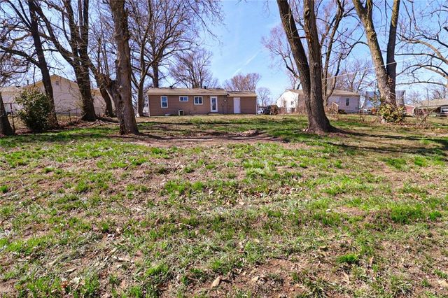 5151 N Winchester Avenue, Kansas City, MO 64119