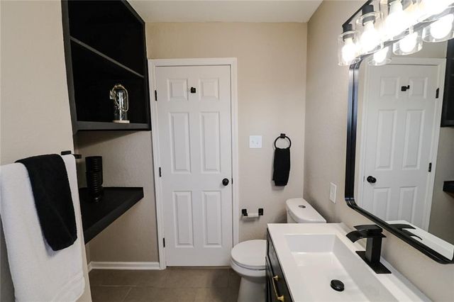 5151 N Winchester Avenue, Kansas City, MO 64119