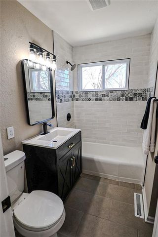 5151 N Winchester Avenue, Kansas City, MO 64119