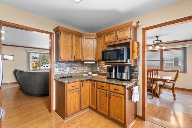 606 E Edgelawn Drive, Plano, IL 60545