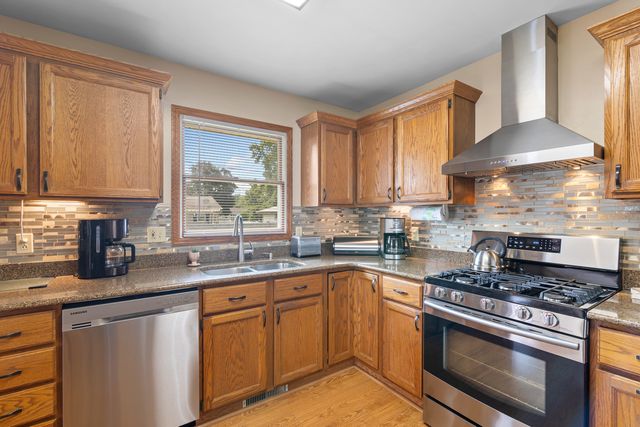 606 E Edgelawn Drive, Plano, IL 60545