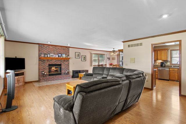 606 E Edgelawn Drive, Plano, IL 60545