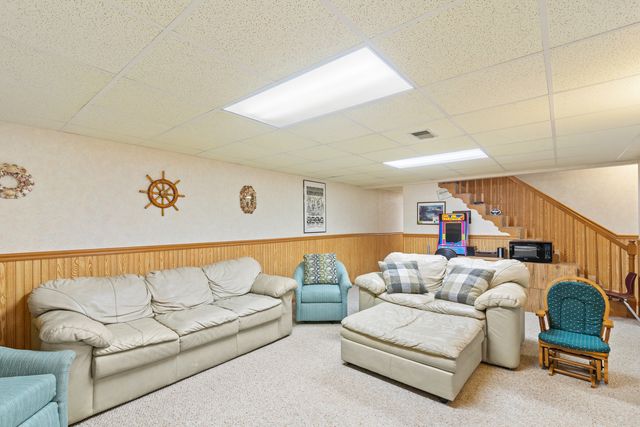 606 E Edgelawn Drive, Plano, IL 60545