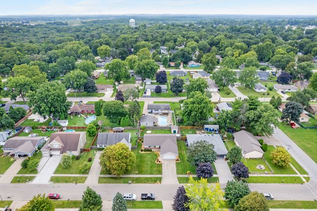 606 E Edgelawn Drive, Plano, IL 60545