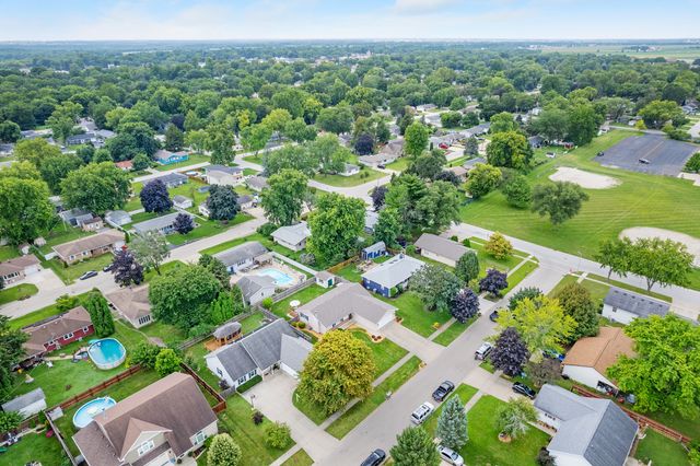 606 E Edgelawn Drive, Plano, IL 60545