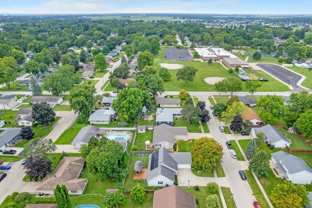 606 E Edgelawn Drive, Plano, IL 60545