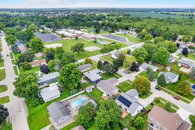 606 E Edgelawn Drive, Plano, IL 60545