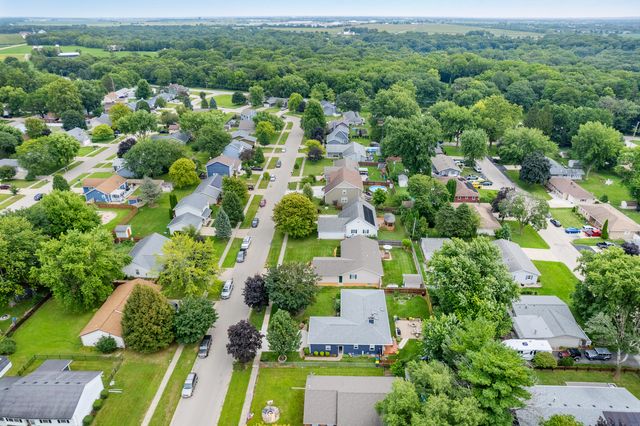606 E Edgelawn Drive, Plano, IL 60545