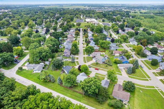 606 E Edgelawn Drive, Plano, IL 60545