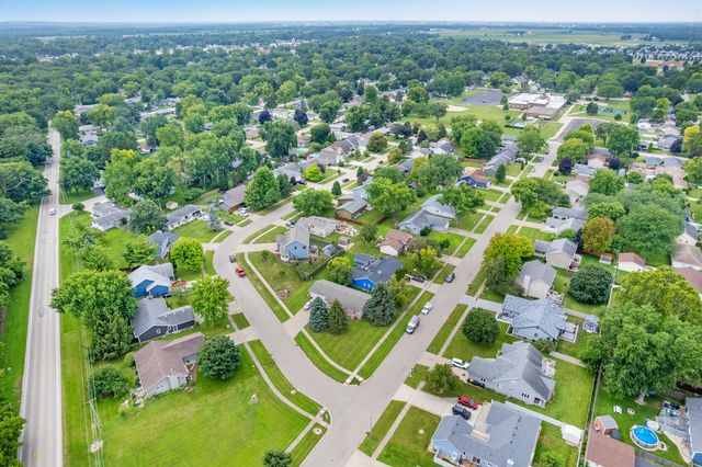 606 E Edgelawn Drive, Plano, IL 60545