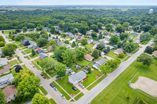 606 E Edgelawn Drive, Plano, IL 60545