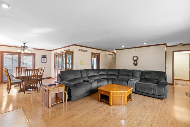 606 E Edgelawn Drive, Plano, IL 60545