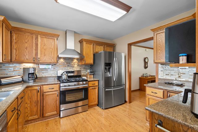 606 E Edgelawn Drive, Plano, IL 60545