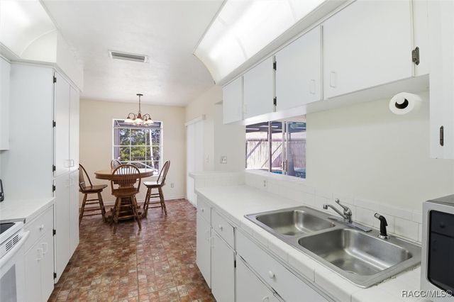 4601 S Gator Loop, Homosassa, FL 34448