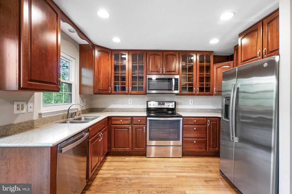 Image 12 of property listing at 8868 STONEBROOK LN, Columbia, MD 21046