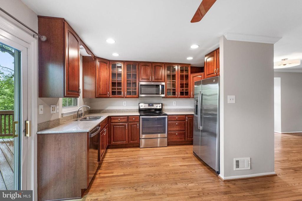 Image 13 of property listing at 8868 STONEBROOK LN, Columbia, MD 21046