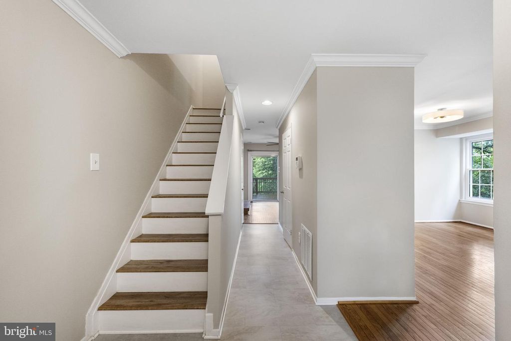 Image 2 of property listing at 8868 STONEBROOK LN, Columbia, MD 21046