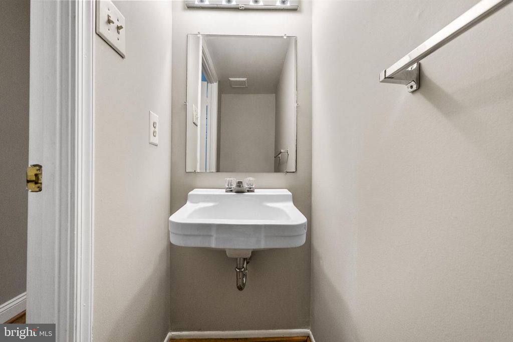 Image 27 of property listing at 8868 STONEBROOK LN, Columbia, MD 21046