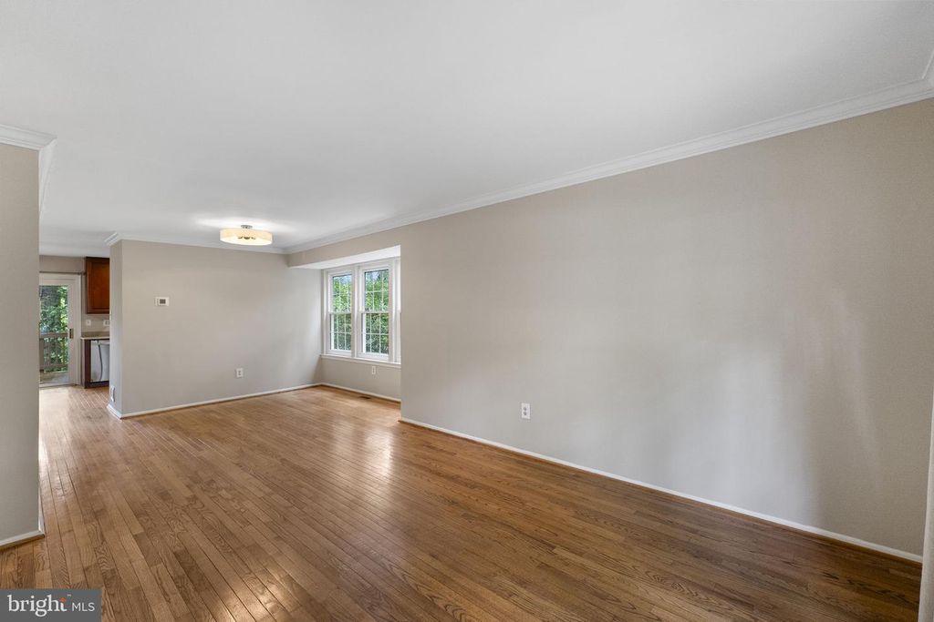 Image 3 of property listing at 8868 STONEBROOK LN, Columbia, MD 21046
