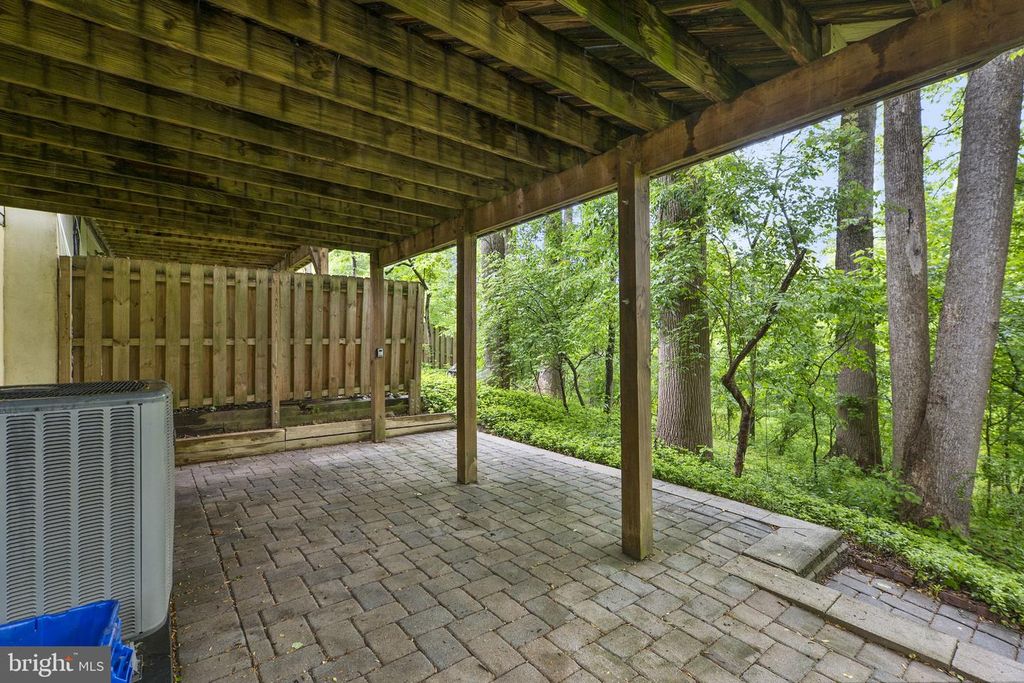 Image 32 of property listing at 8868 STONEBROOK LN, Columbia, MD 21046