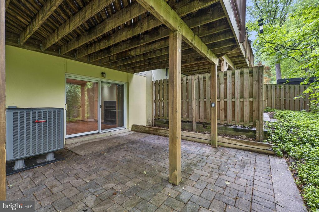 Image 33 of property listing at 8868 STONEBROOK LN, Columbia, MD 21046
