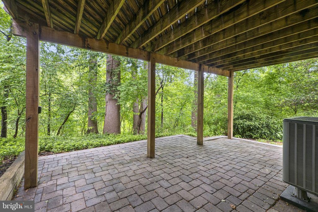Image 34 of property listing at 8868 STONEBROOK LN, Columbia, MD 21046