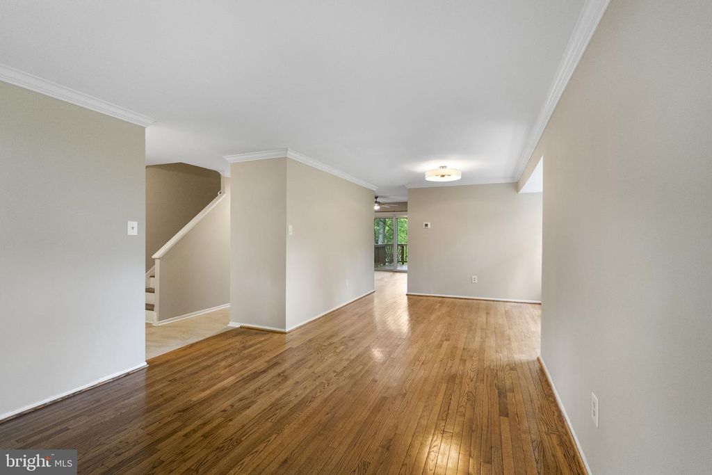 Image 4 of property listing at 8868 STONEBROOK LN, Columbia, MD 21046