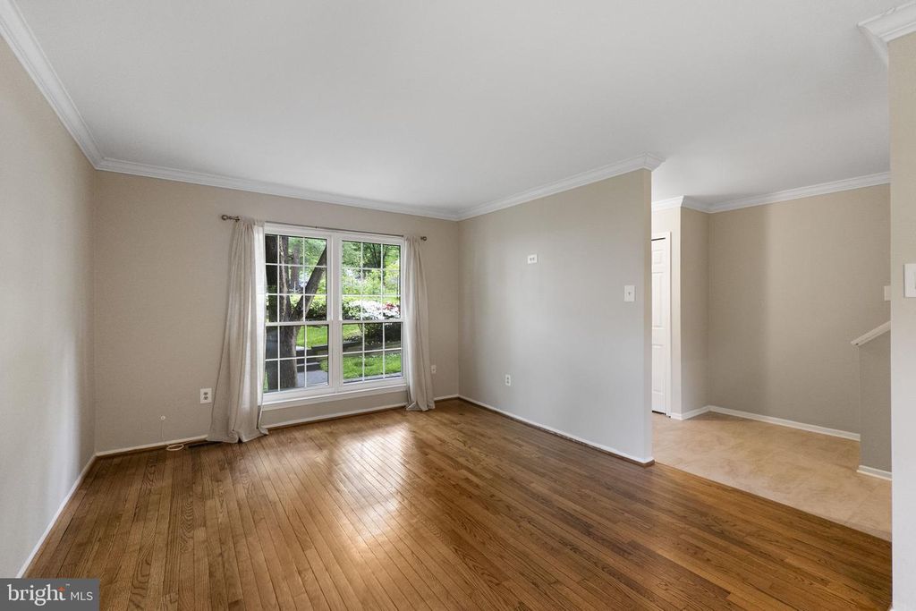 Image 5 of property listing at 8868 STONEBROOK LN, Columbia, MD 21046