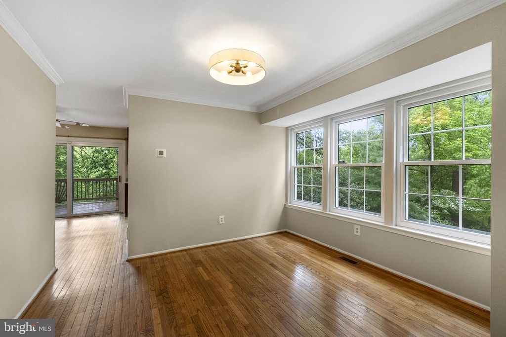 Image 6 of property listing at 8868 STONEBROOK LN, Columbia, MD 21046