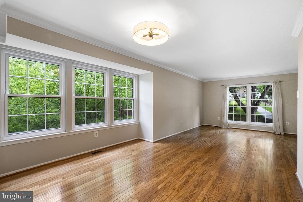 Image 7 of property listing at 8868 STONEBROOK LN, Columbia, MD 21046