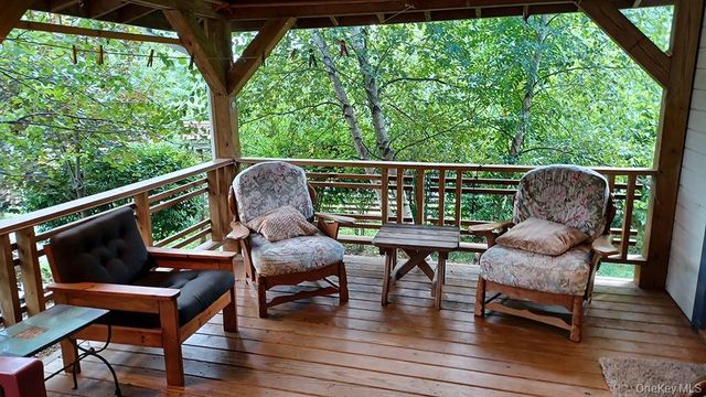 26 Maple Avenue, Kauneonga Lake, NY 12749