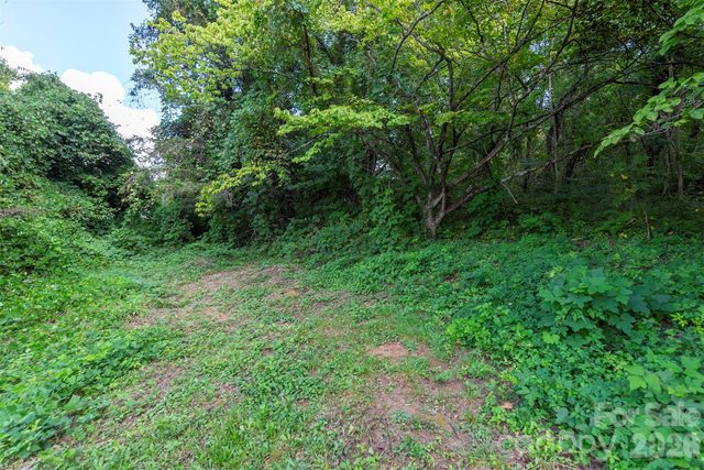 9999 Weaver Street, Asheville, NC 28801