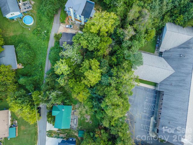 9999 Weaver Street, Asheville, NC 28801