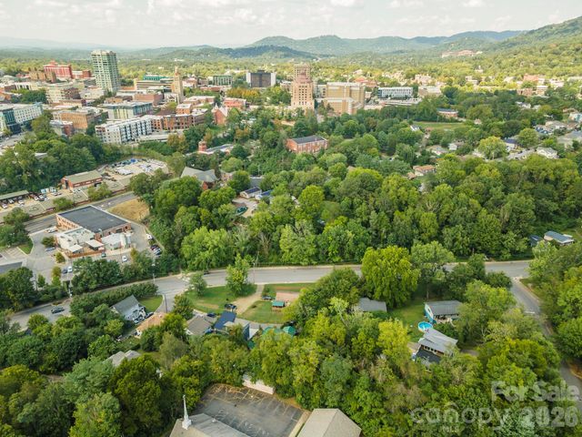 9999 Weaver Street, Asheville, NC 28801