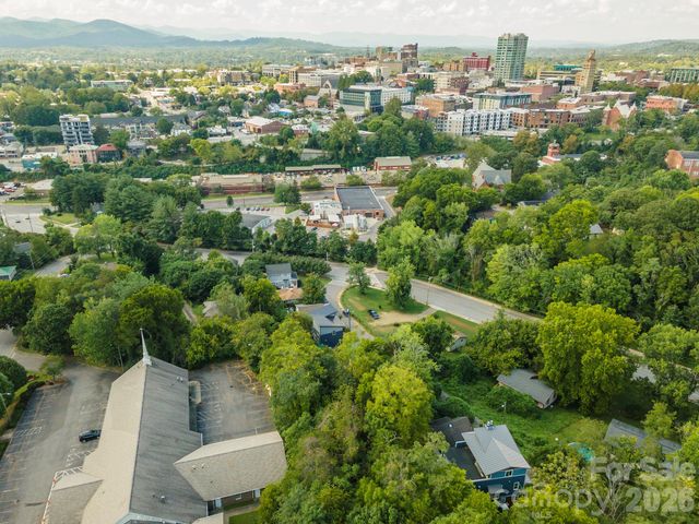9999 Weaver Street, Asheville, NC 28801