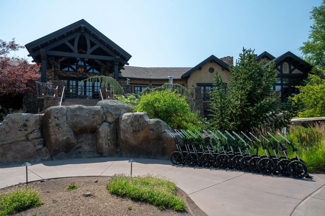 65765 Pronghorn Estates Drive, Bend, OR 97701