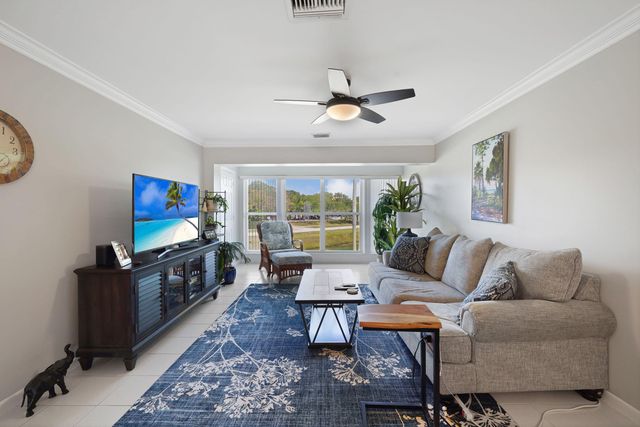 2835 SW 13th Street 201, Delray Beach, FL 33445