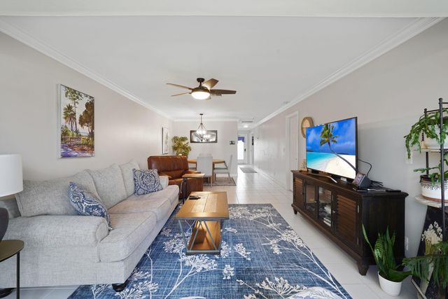 2835 SW 13th Street 201, Delray Beach, FL 33445