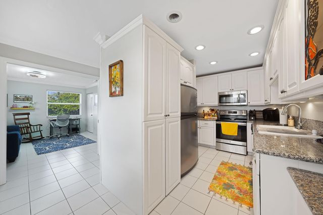 2835 SW 13th Street 201, Delray Beach, FL 33445