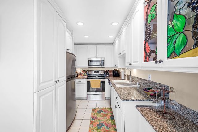 2835 SW 13th Street 201, Delray Beach, FL 33445