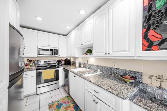 2835 SW 13th Street 201, Delray Beach, FL 33445