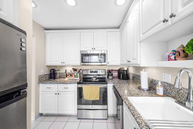 2835 SW 13th Street 201, Delray Beach, FL 33445