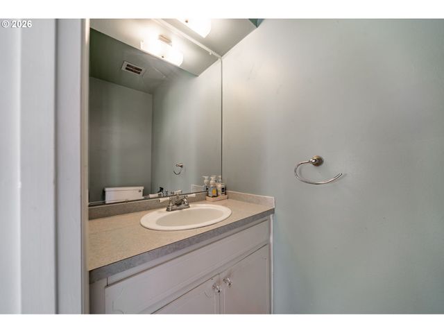 847 Sw Broadway Dr 32, Portland, OR 97201