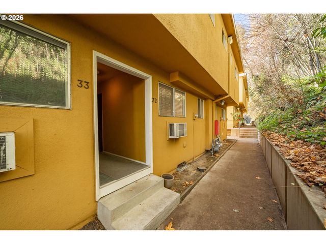 847 Sw Broadway Dr 32, Portland, OR 97201