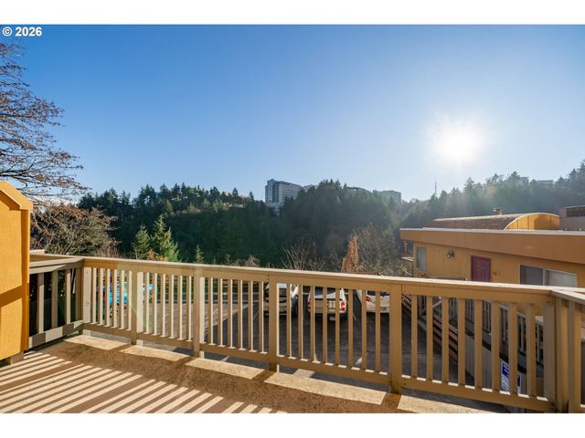 847 Sw Broadway Dr 32, Portland, OR 97201