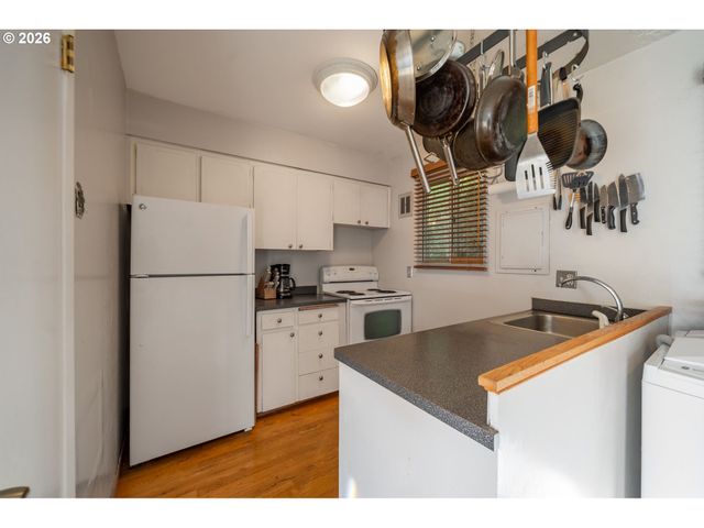 847 Sw Broadway Dr 32, Portland, OR 97201